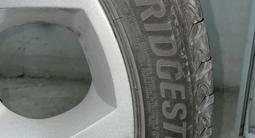 Комплект колес в сборе с зимней резиной Bridgestone для BMW X5үшін720 000 тг. в Актау – фото 2