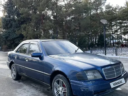 Mercedes-Benz C 180 1997 года за 900 000 тг. в Талдыкорган – фото 2