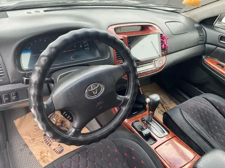 Toyota Camry 2004 года за 5 400 000 тг. в Семей – фото 13