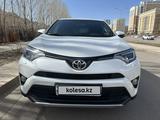Toyota RAV4 2018 года за 14 000 000 тг. в Астана – фото 4