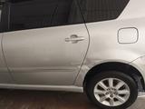 Toyota Ipsum 2004 годаүшін4 200 000 тг. в Атырау – фото 2