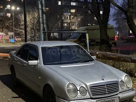 Mercedes-Benz E 500 1997 года за 3 000 000 тг. в Караганда – фото 7