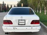 Mercedes-Benz E 320 1998 года за 2 000 000 тг. в Каскелен – фото 4