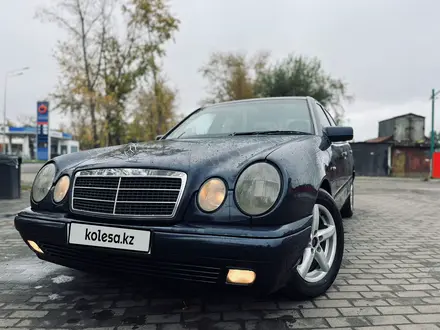 Mercedes-Benz E 230 1996 года за 3 300 000 тг. в Петропавловск