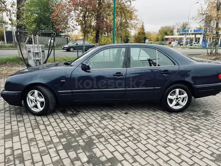 Mercedes-Benz E 230 1996 года за 3 300 000 тг. в Петропавловск – фото 6