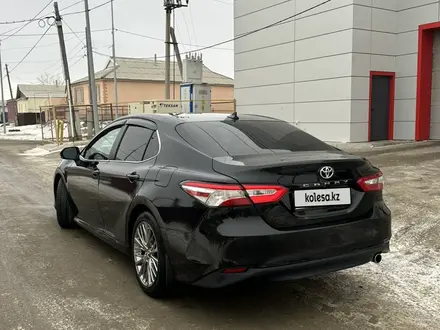 Toyota Camry 2018 года за 12 000 000 тг. в Атырау – фото 5