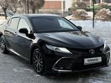 Toyota Camry 2022 года за 17 000 000 тг. в Алматы – фото 2