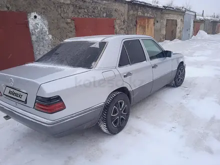 Mercedes-Benz E 220 1993 года за 2 107 853 тг. в Караганда