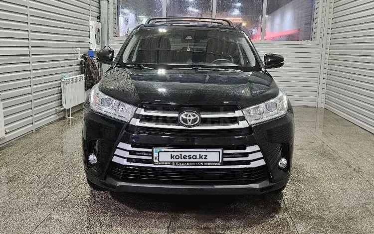 Toyota Highlander 2018 года за 16 500 000 тг. в Астана