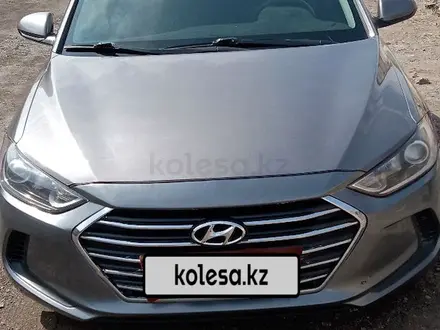 Hyundai Elantra 2018 года за 8 200 000 тг. в Караганда