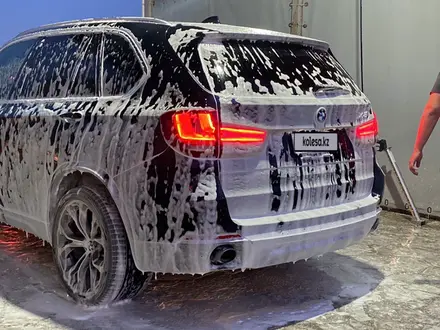 BMW X5 2016 года за 13 000 000 тг. в Актау – фото 2