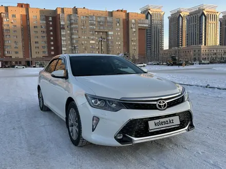 Toyota Camry 2017 года за 13 200 000 тг. в Астана – фото 4