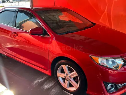 Toyota Camry 2013 года за 5 200 000 тг. в Актобе – фото 2