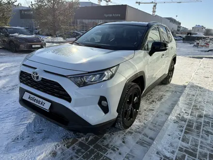 Toyota RAV4 2020 года за 15 400 000 тг. в Астана