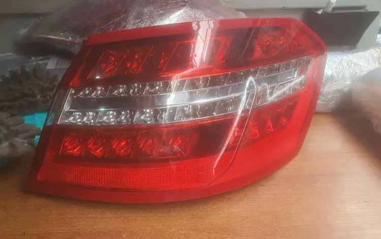 Mercedes Benz w212 красный диод фонарь праваяүшін65 000 тг. в Алматы
