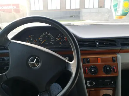 Mercedes-Benz E 230 1992 года за 2 300 000 тг. в Усть-Каменогорск – фото 5