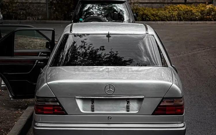 Mercedes-Benz E 220 1993 года за 2 200 000 тг. в Алматы