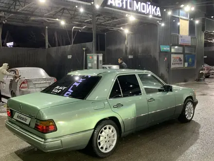 Mercedes-Benz E 230 1992 года за 1 450 000 тг. в Шымкент – фото 2