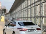 Toyota Camry 2019 года за 13 000 000 тг. в Алматы – фото 2