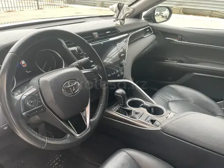Toyota Camry 2018 года за 14 800 000 тг. в Актау – фото 17