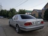 Mercedes-Benz E 240 1999 годаүшін2 200 000 тг. в Актобе – фото 5