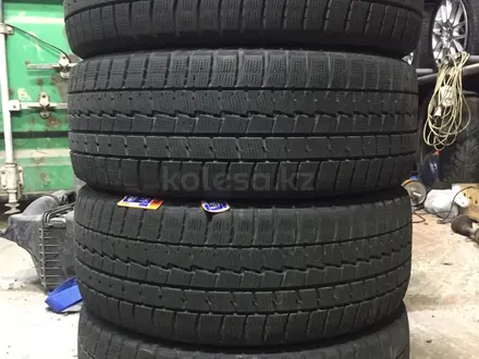 Резина 225/45 r18 Dunlop из Японии за 112 000 тг. в Алматы