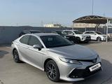 Toyota Camry 2023 года за 21 500 000 тг. в Актау – фото 2