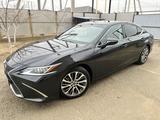 Lexus ES 250 2020 года за 21 000 000 тг. в Атырау – фото 2