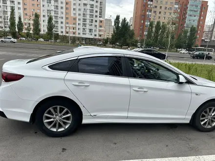 Hyundai Sonata 2019 года за 7 000 000 тг. в Астана – фото 2