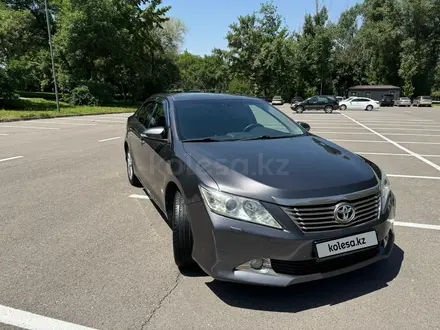 Toyota Camry 2014 года за 10 350 000 тг. в Алматы – фото 2