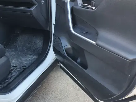 Toyota RAV4 2022 года за 16 500 000 тг. в Актобе – фото 13