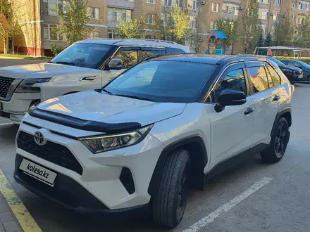 Toyota RAV4 2022 года за 16 500 000 тг. в Актобе – фото 3