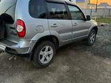 Chevrolet Niva 2014 года за 3 000 000 тг. в Атырау – фото 3