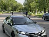Toyota Camry 2021 года за 11 400 000 тг. в Шымкент