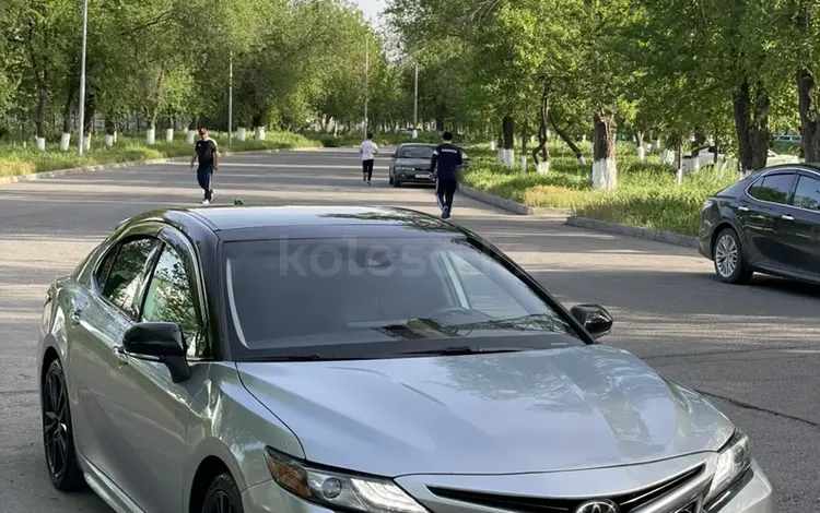 Toyota Camry 2021 года за 11 400 000 тг. в Шымкент