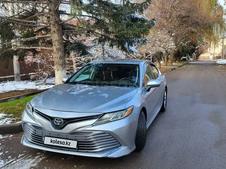 Toyota Camry 2019 года за 12 000 000 тг. в Алматы