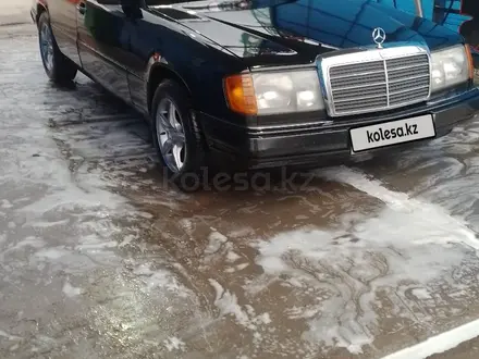 Mercedes-Benz E 320 1991 года за 2 300 000 тг. в Алматы – фото 2