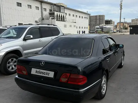Mercedes-Benz E 280 1996 года за 2 800 000 тг. в Актау – фото 3