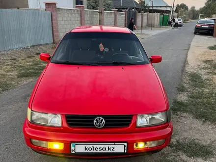 Volkswagen Passat 1995 года за 1 200 000 тг. в Тараз – фото 4