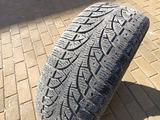 ОДНА шина 225/55 R17 — "Pirelli Winter Carving Edge" (Германия) за 18 000 тг. в Астана – фото 2