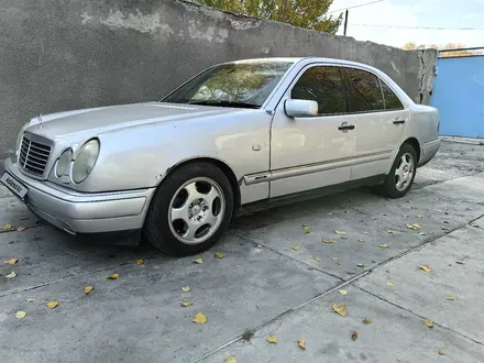 Mercedes-Benz E 320 1997 года за 3 000 000 тг. в Тараз – фото 5