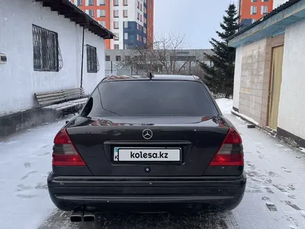 Mercedes-Benz C 220 1995 года за 2 300 000 тг. в Астана – фото 4