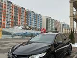 Toyota Camry 2021 года за 16 800 000 тг. в Алматы – фото 2