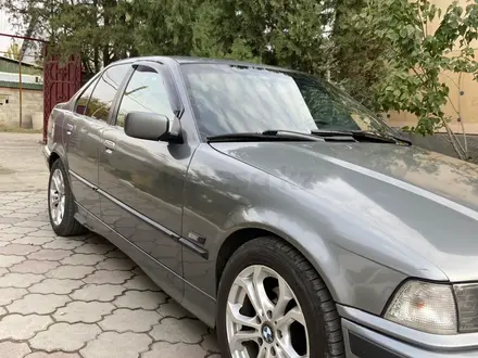 BMW 320 1994 года за 2 350 000 тг. в Алматы – фото 3