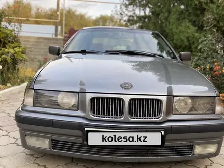 BMW 320 1994 года за 2 350 000 тг. в Алматы – фото 2