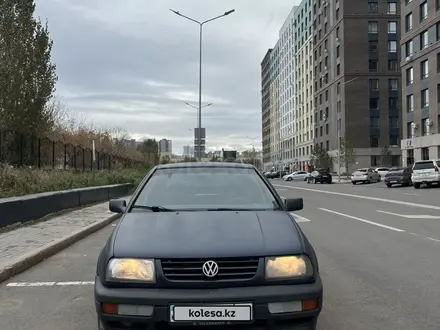 Volkswagen Vento 1994 года за 1 400 000 тг. в Астана