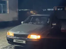 Opel Vectra, 1990