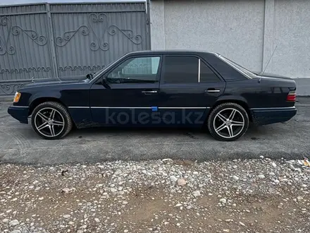 Mercedes-Benz E 220 1994 года за 2 200 000 тг. в Шымкент – фото 5