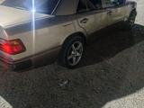 Mercedes-Benz E 220 1993 года за 1 350 000 тг. в Туркестан – фото 2