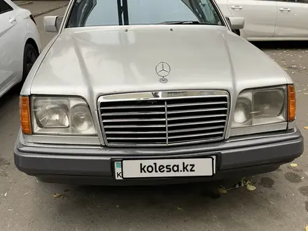 Mercedes-Benz E 220 1995 года за 2 000 000 тг. в Алматы